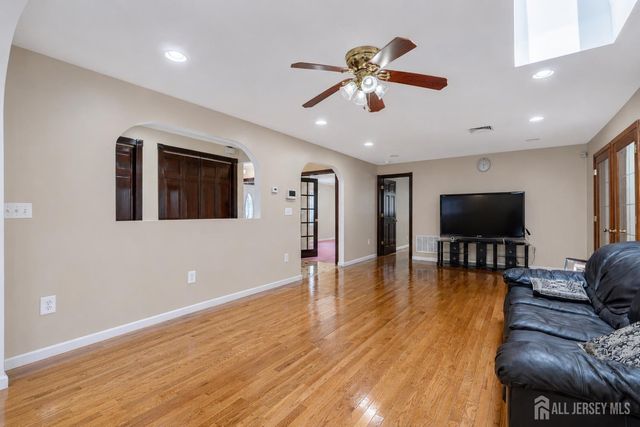 24 Winthrop Road, Edison, NJ 08817