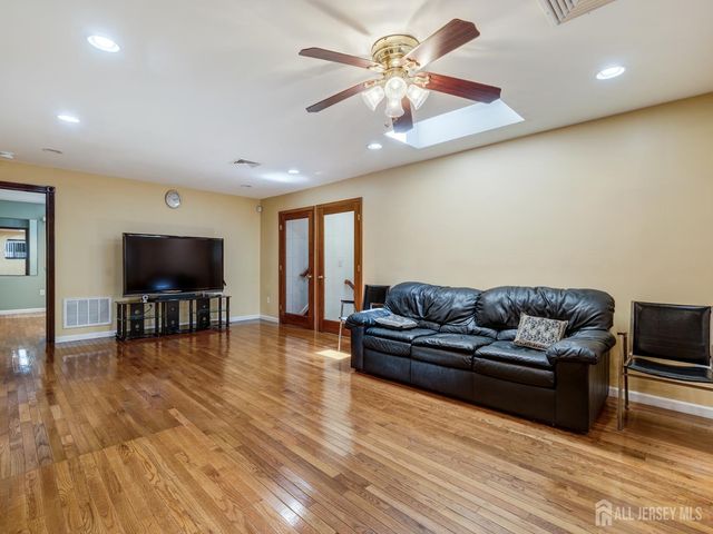 24 Winthrop Road, Edison, NJ 08817
