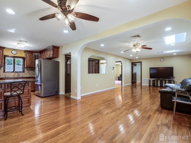 24 Winthrop Road, Edison, NJ 08817
