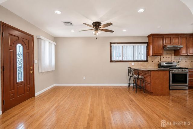 24 Winthrop Road, Edison, NJ 08817