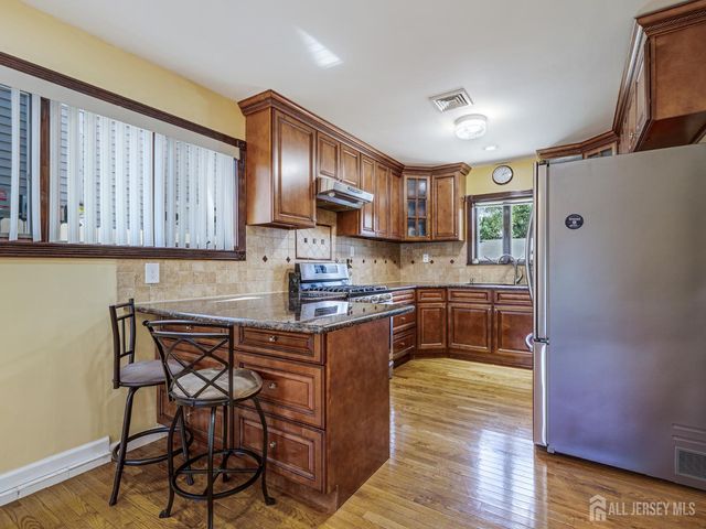24 Winthrop Road, Edison, NJ 08817