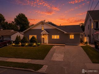 24 Winthrop Road, Edison, NJ 08817
