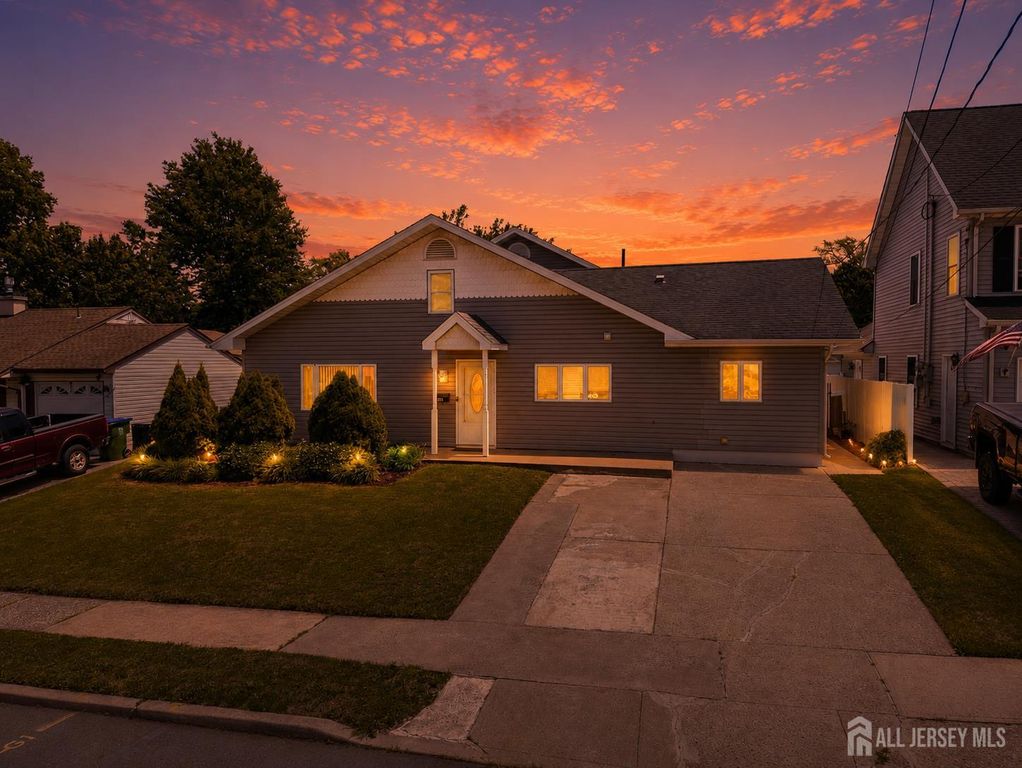24 Winthrop Road, Edison, NJ 08817