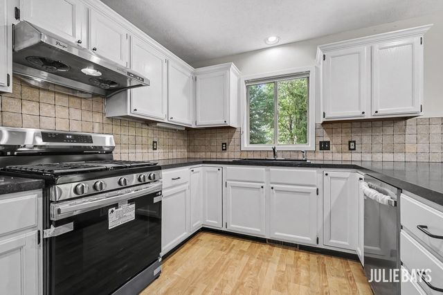 6631 Runway Court SW, Byron Center, MI 49315
