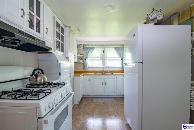 2425 Cave Hill Road, Munfordville, KY 42765