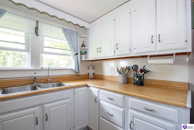 2425 Cave Hill Road, Munfordville, KY 42765