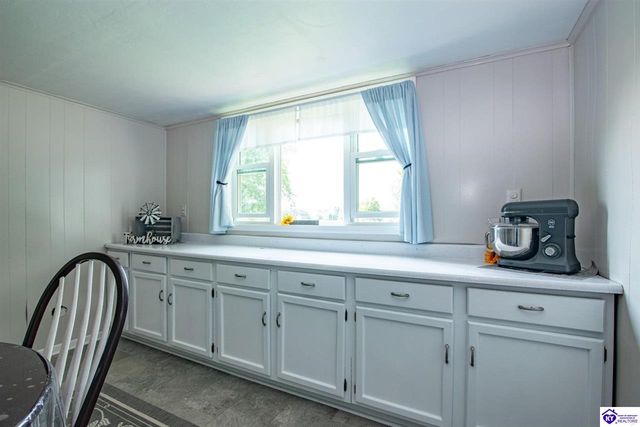 2425 Cave Hill Road, Munfordville, KY 42765