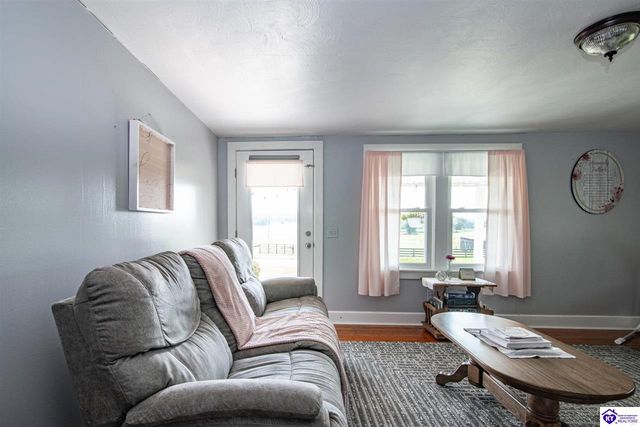 2425 Cave Hill Road, Munfordville, KY 42765