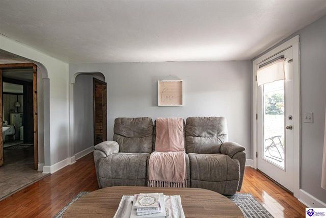 2425 Cave Hill Road, Munfordville, KY 42765