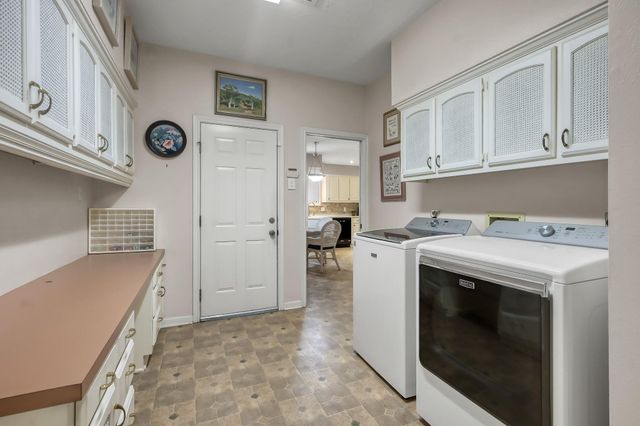 341 Rolling Hills Drive, Conroe, TX 77304