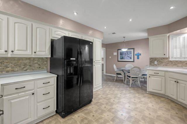 341 Rolling Hills Drive, Conroe, TX 77304