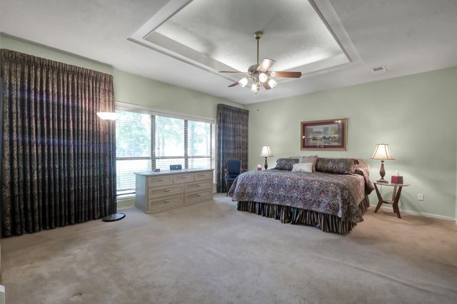 341 Rolling Hills Drive, Conroe, TX 77304