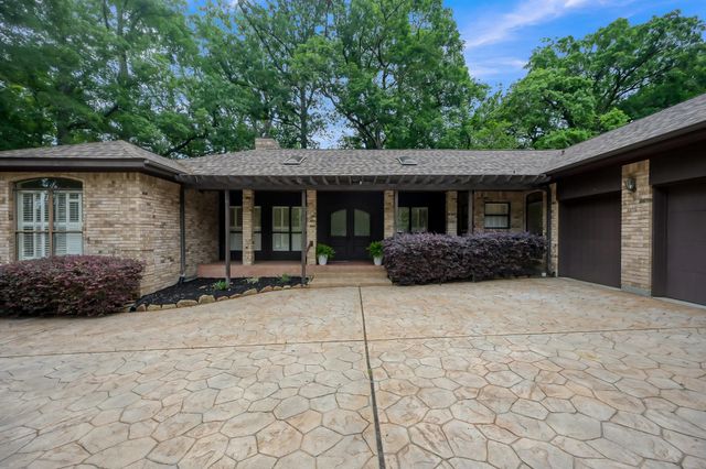 341 Rolling Hills Drive, Conroe, TX 77304