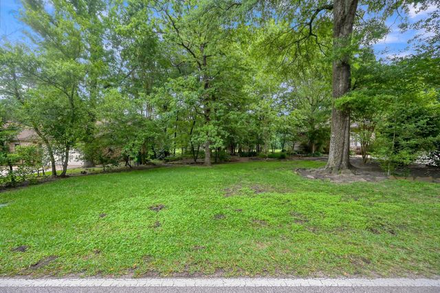 341 Rolling Hills Drive, Conroe, TX 77304