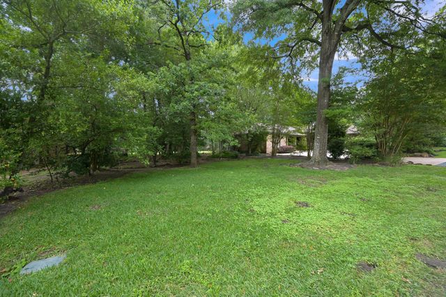 341 Rolling Hills Drive, Conroe, TX 77304