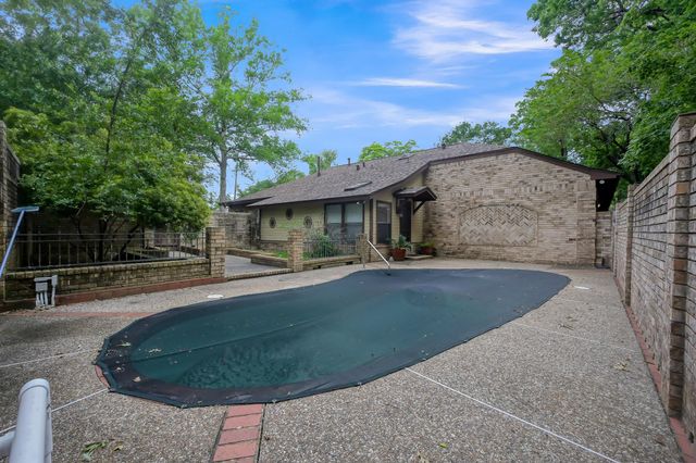 341 Rolling Hills Drive, Conroe, TX 77304