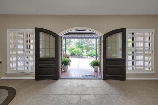 341 Rolling Hills Drive, Conroe, TX 77304