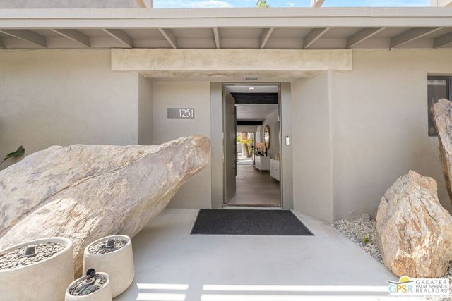 1251 E San Lorenzo Road, Palm Springs, CA 92264