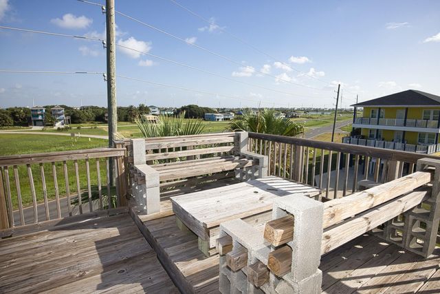 4016 Las Palmas Street, Galveston, TX 77554