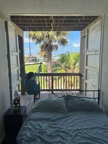 4016 Las Palmas Street, Galveston, TX 77554