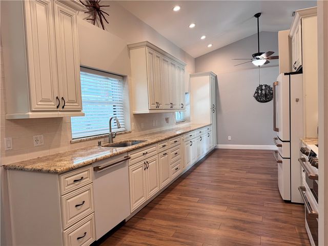 610 39th Court SW, Vero Beach, FL 32968