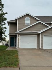 1647 SW Highland Drive, Lee's Summit, MO 64081
