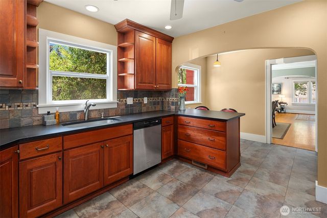 6702 5th Avenue NW, Seattle, WA 98117