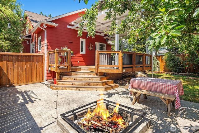6702 5th Avenue NW, Seattle, WA 98117