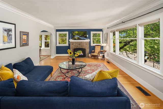 6702 5th Avenue NW, Seattle, WA 98117