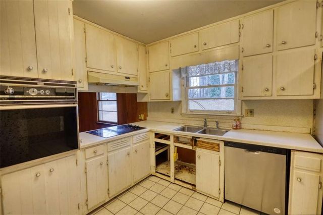 1924 Mural Circle, Morrow, GA 30260