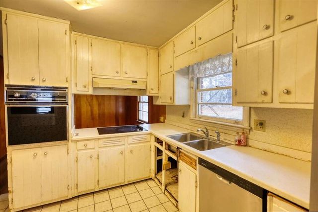 1924 Mural Circle, Morrow, GA 30260