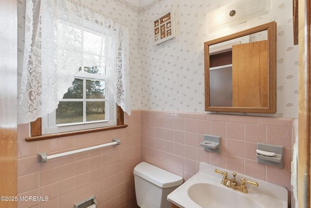 922 Woodview Road, Brielle, NJ 08730