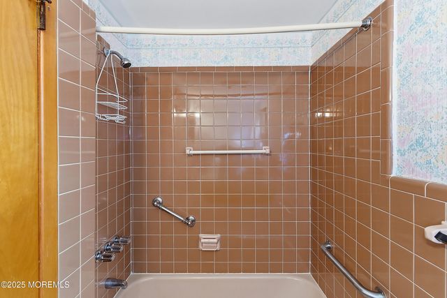 922 Woodview Road, Brielle, NJ 08730