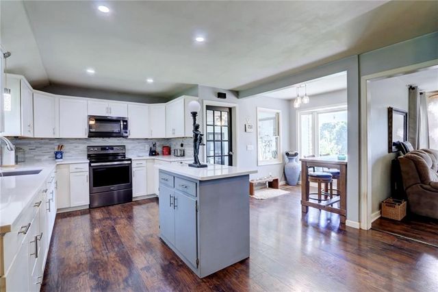 215 E Walnut Street, Waverly, MO 64096