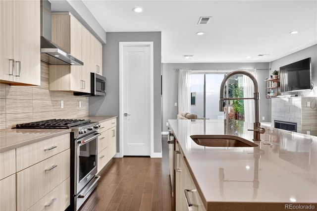 3237 S Bannock Street, Englewood, CO 80110