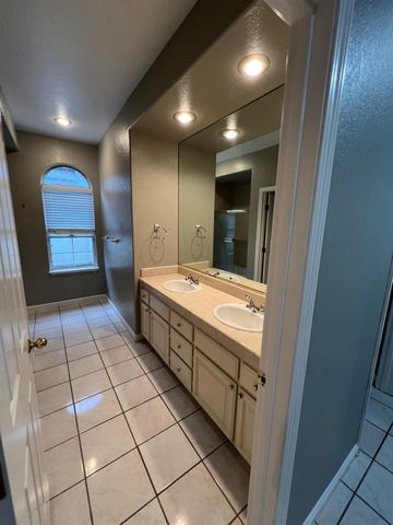 19042 Pebble Run, Woodbridge, CA 95258