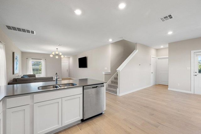 440 Wolf Springs RD, Georgetown, TX 78628