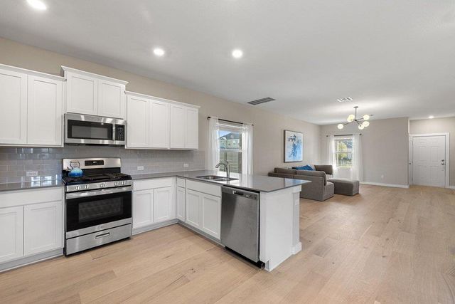 440 Wolf Springs RD, Georgetown, TX 78628