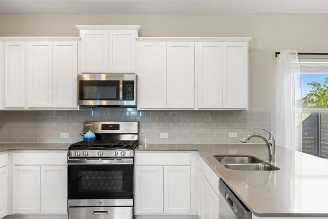 440 Wolf Springs RD, Georgetown, TX 78628