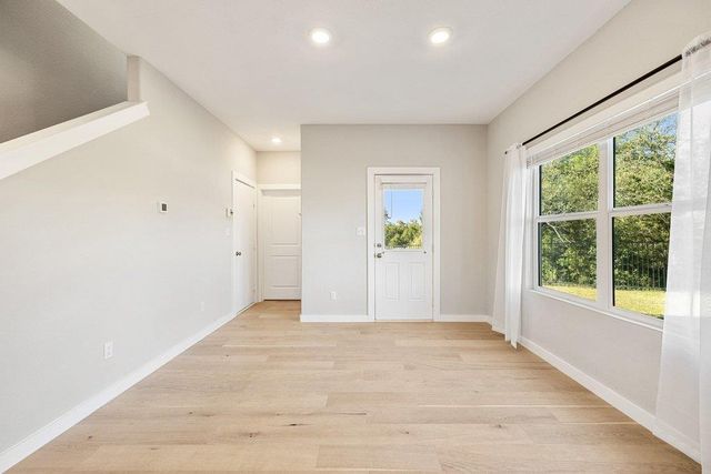 440 Wolf Springs RD, Georgetown, TX 78628