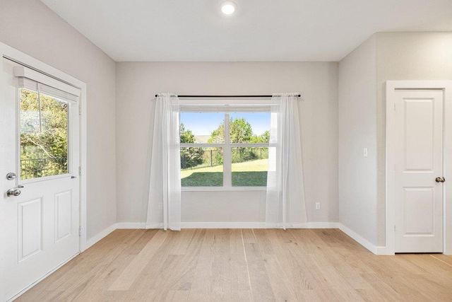 440 Wolf Springs RD, Georgetown, TX 78628