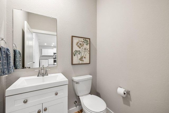 440 Wolf Springs RD, Georgetown, TX 78628