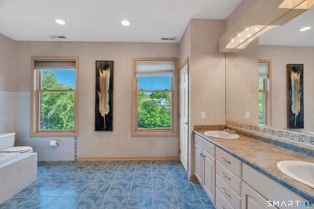 194 Quaker Farms Road, Oxford, CT 06478