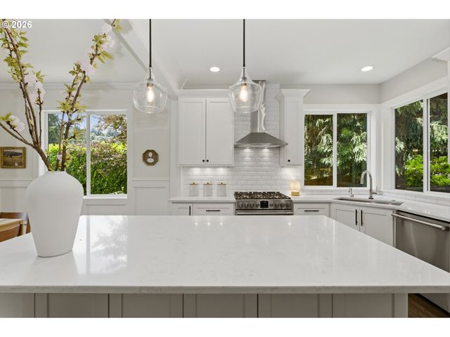 25700 KIMBERLY Dr, West Linn, OR 97068