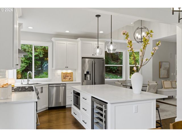25700 KIMBERLY Dr, West Linn, OR 97068
