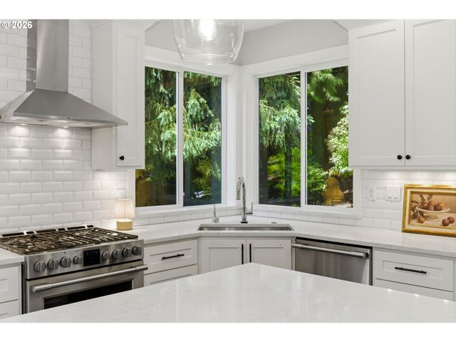 25700 KIMBERLY Dr, West Linn, OR 97068