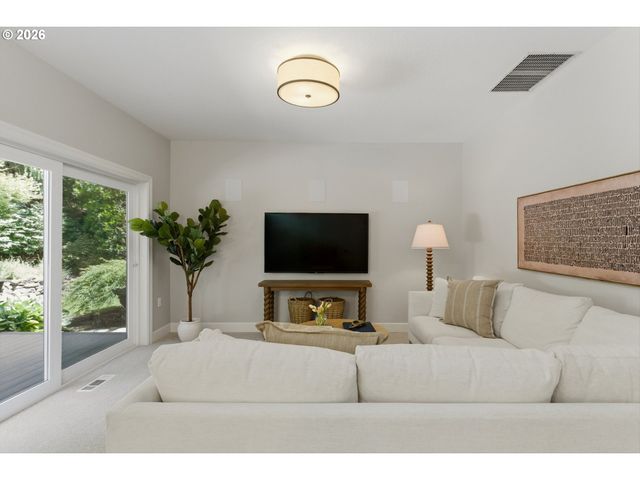25700 KIMBERLY Dr, West Linn, OR 97068