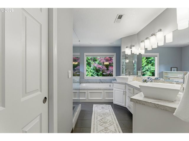 25700 KIMBERLY Dr, West Linn, OR 97068