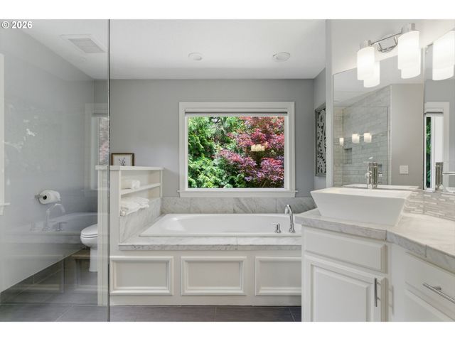 25700 KIMBERLY Dr, West Linn, OR 97068