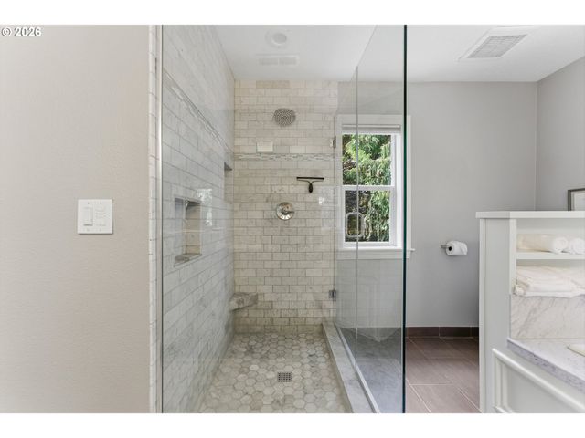 25700 KIMBERLY Dr, West Linn, OR 97068
